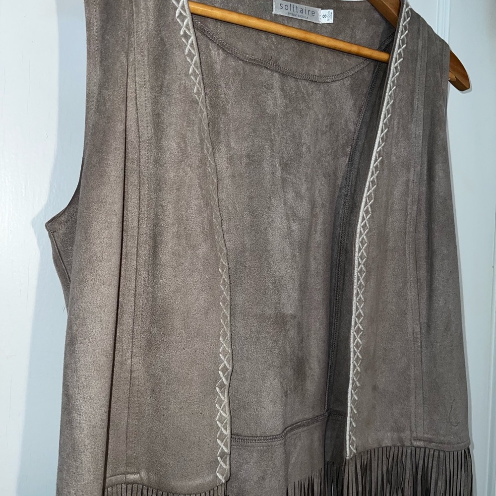 ✨SOLITAIRE BY RAVI KHOSLA ANTHROPOLOGIETAN FAUX SUEDE FRINGE VEST BOHO L… - Picture 6 of 11